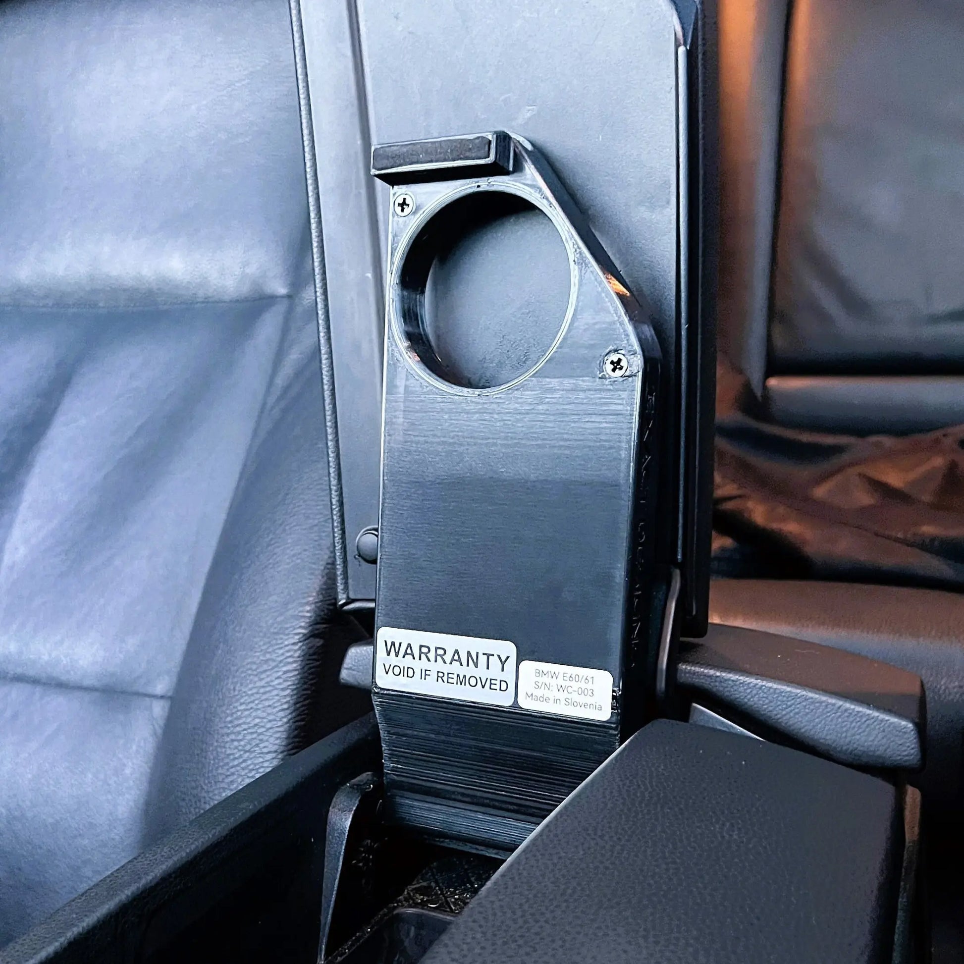 Kabelloses Ladegerät mit integriertem Getränkehalter für BMW 5er Serie (E60/E61) - Exact Designs