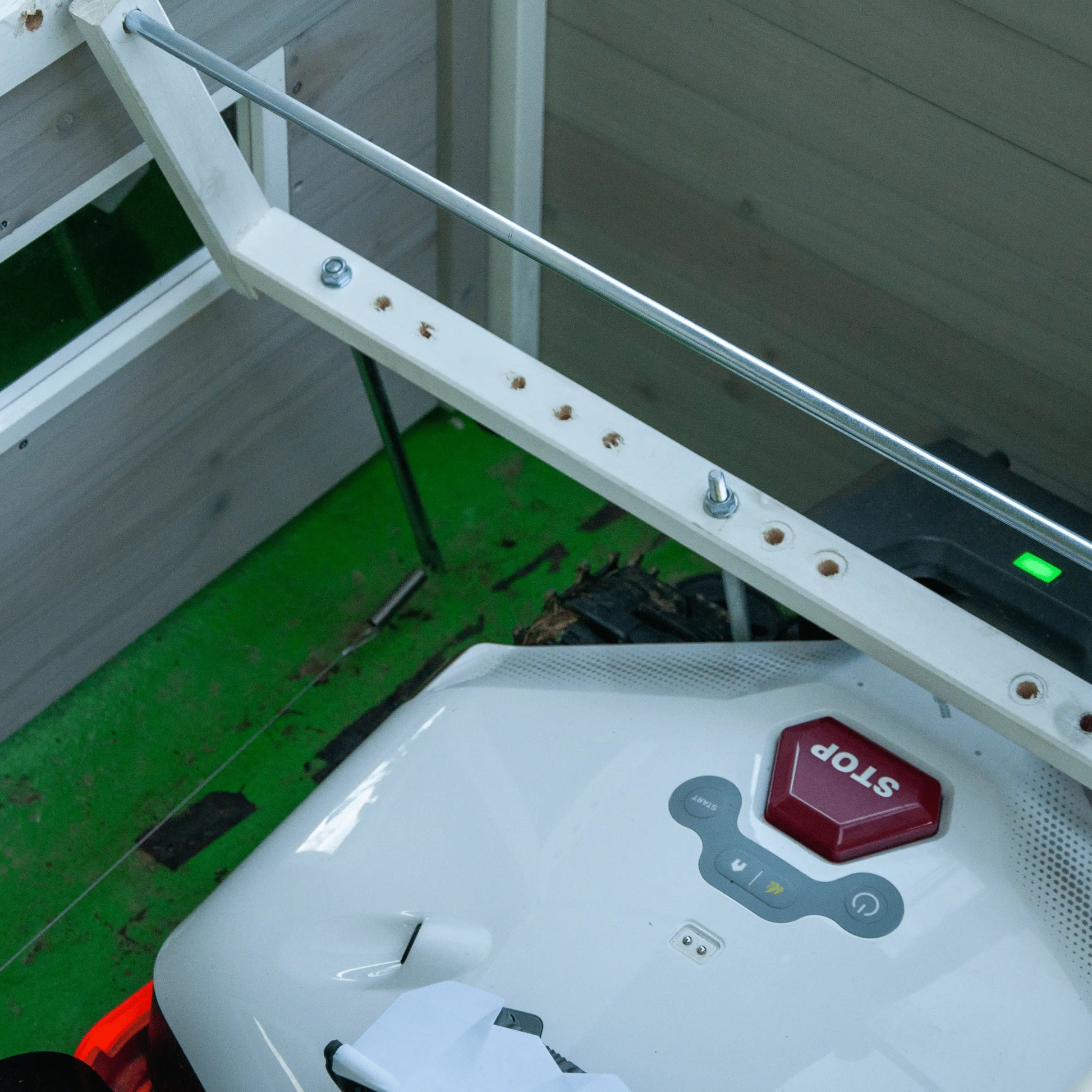 My Robot Home Plus – Automatische Garage für Mähroboter - Exact Designs